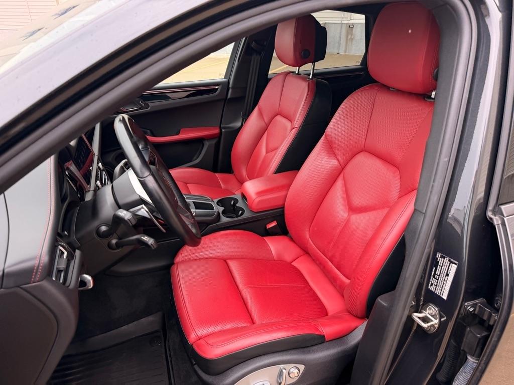 Porsche Macan Base 2021