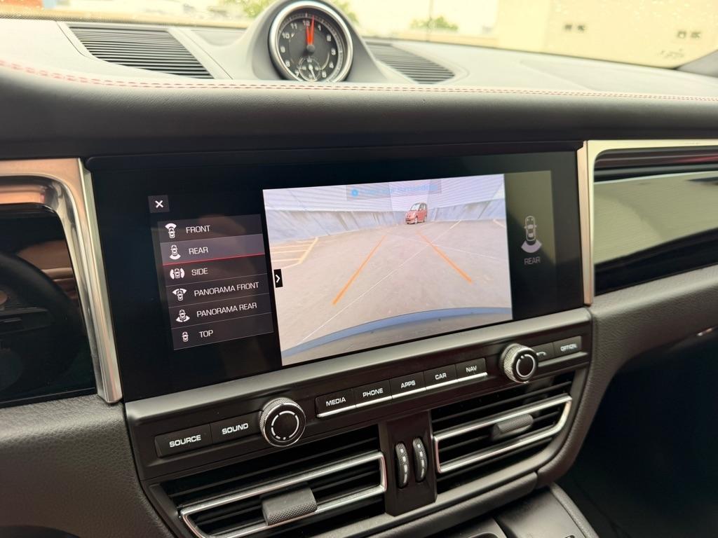 Porsche Macan Base 2021