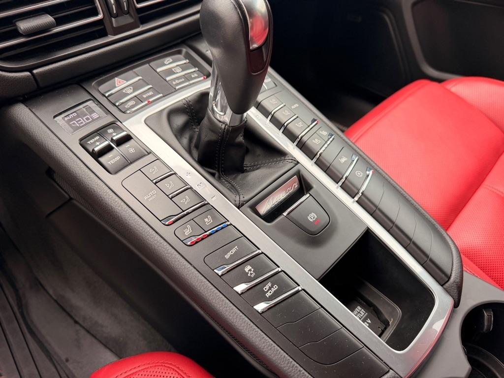Porsche Macan Base 2021
