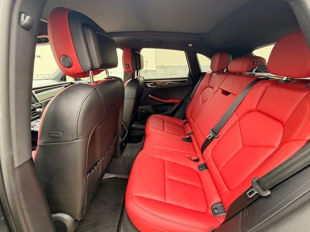 Porsche Macan Base 2021