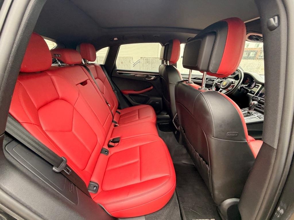 Porsche Macan Base 2021