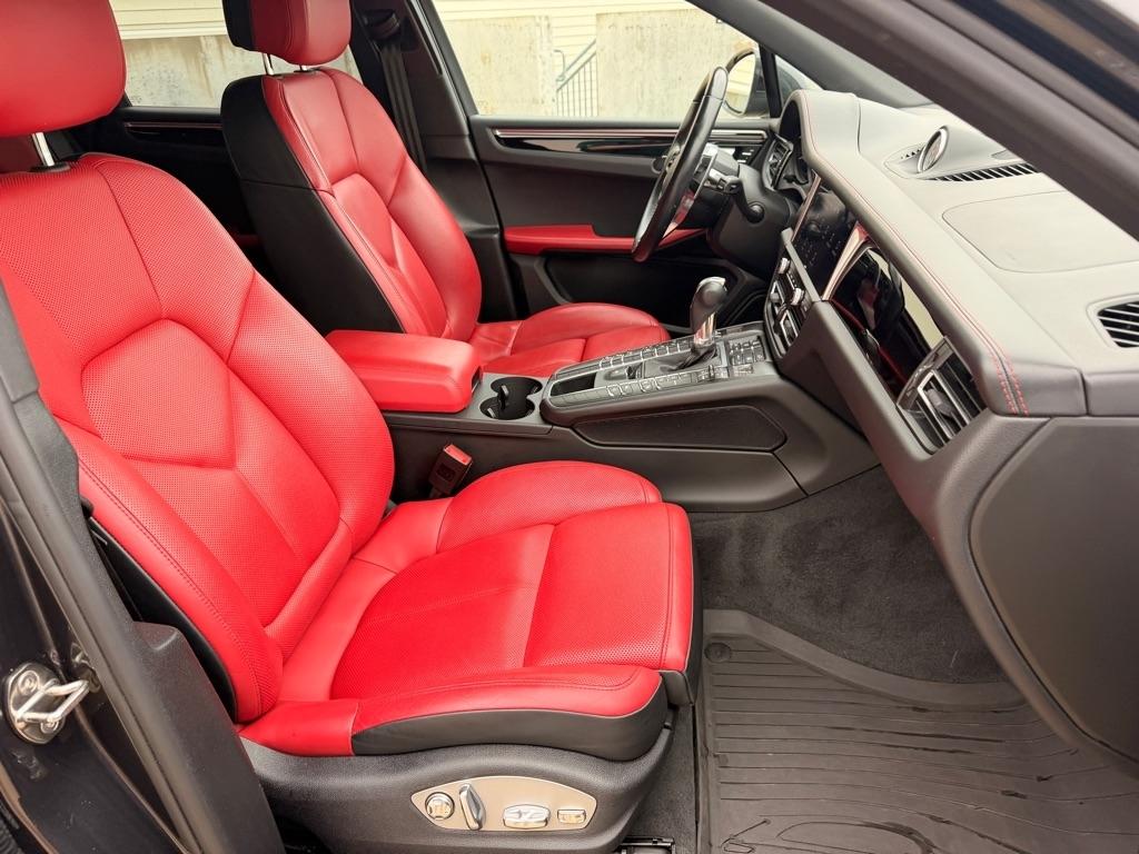 Porsche Macan Base 2021