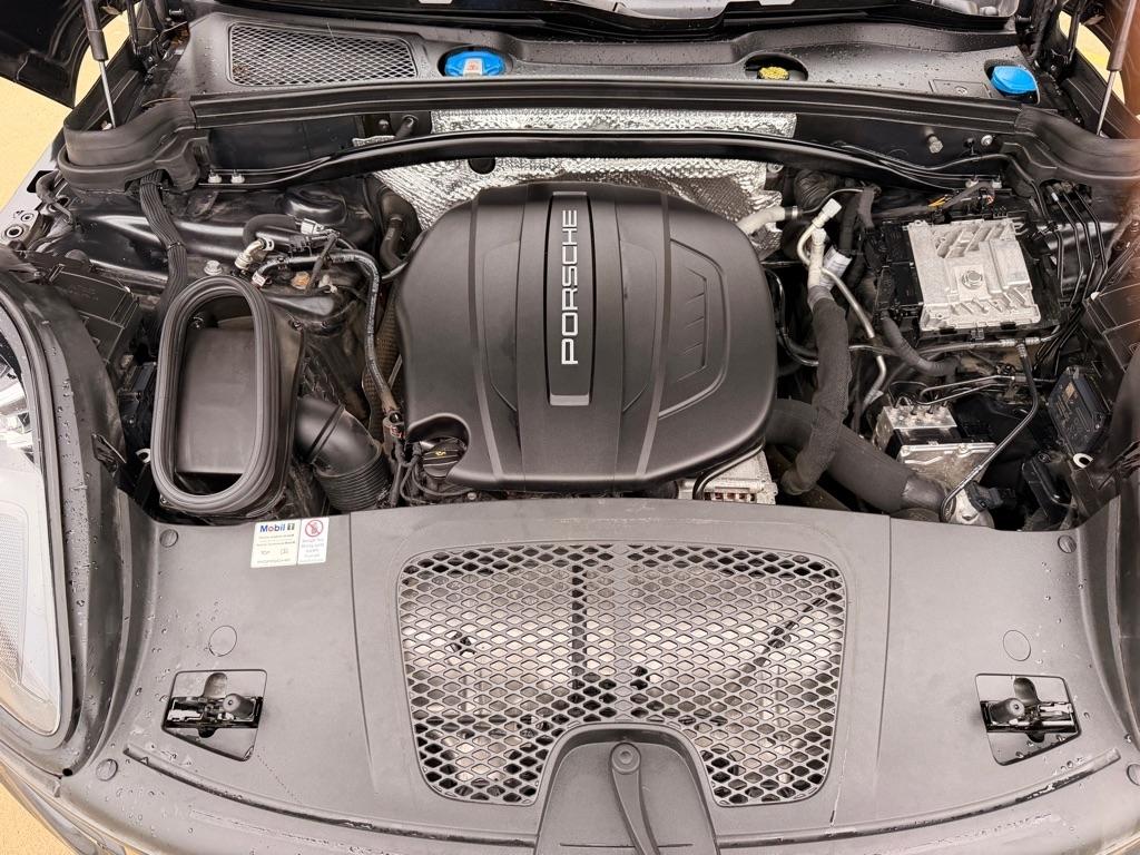 Porsche Macan Base 2021