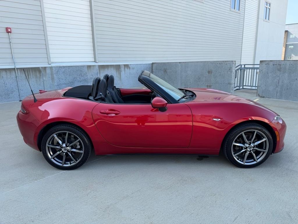 Mazda MX-5 Miata Grand Touring 6AT 2016