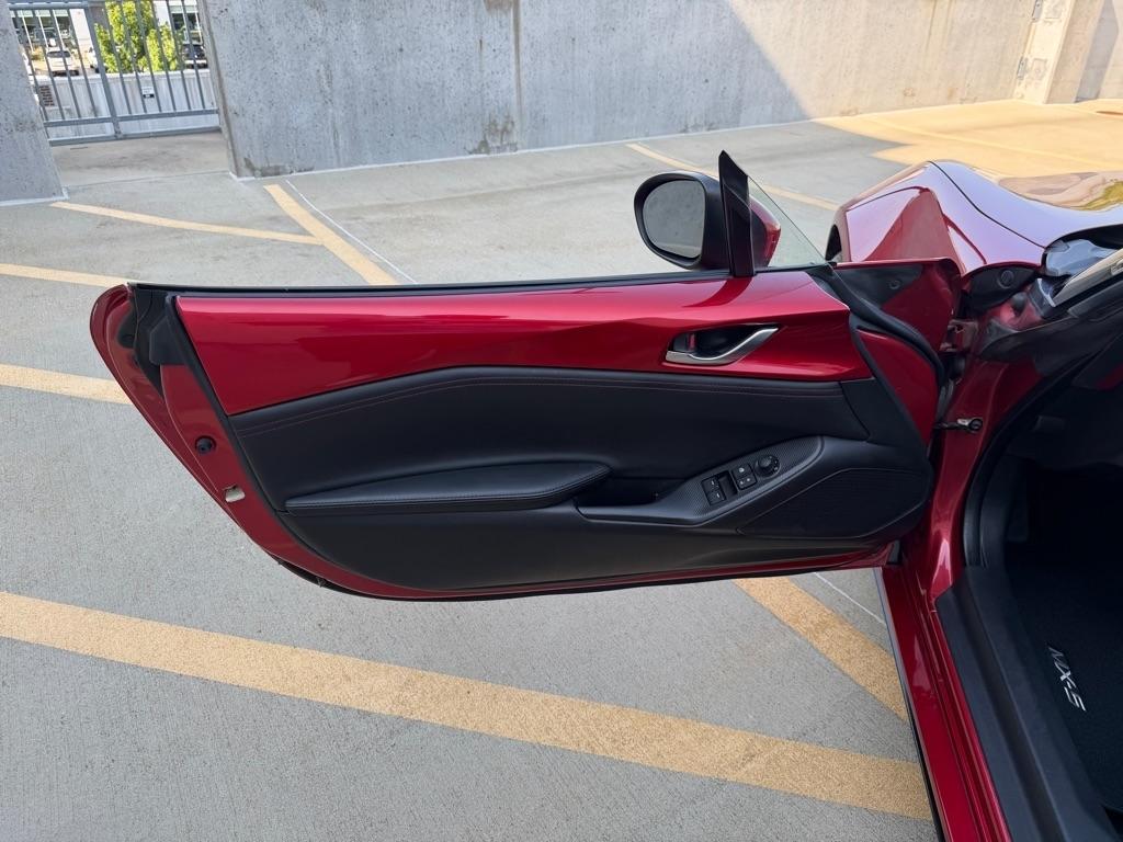 Mazda MX-5 Miata Grand Touring 6AT 2016