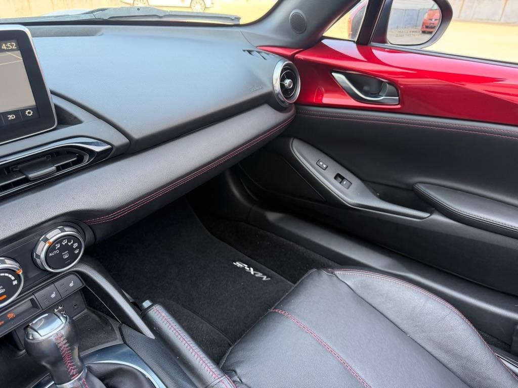 Mazda MX-5 Miata Grand Touring 6AT 2016