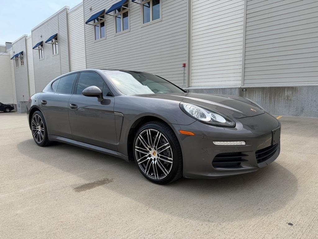 2016 Porsche Panamera 4