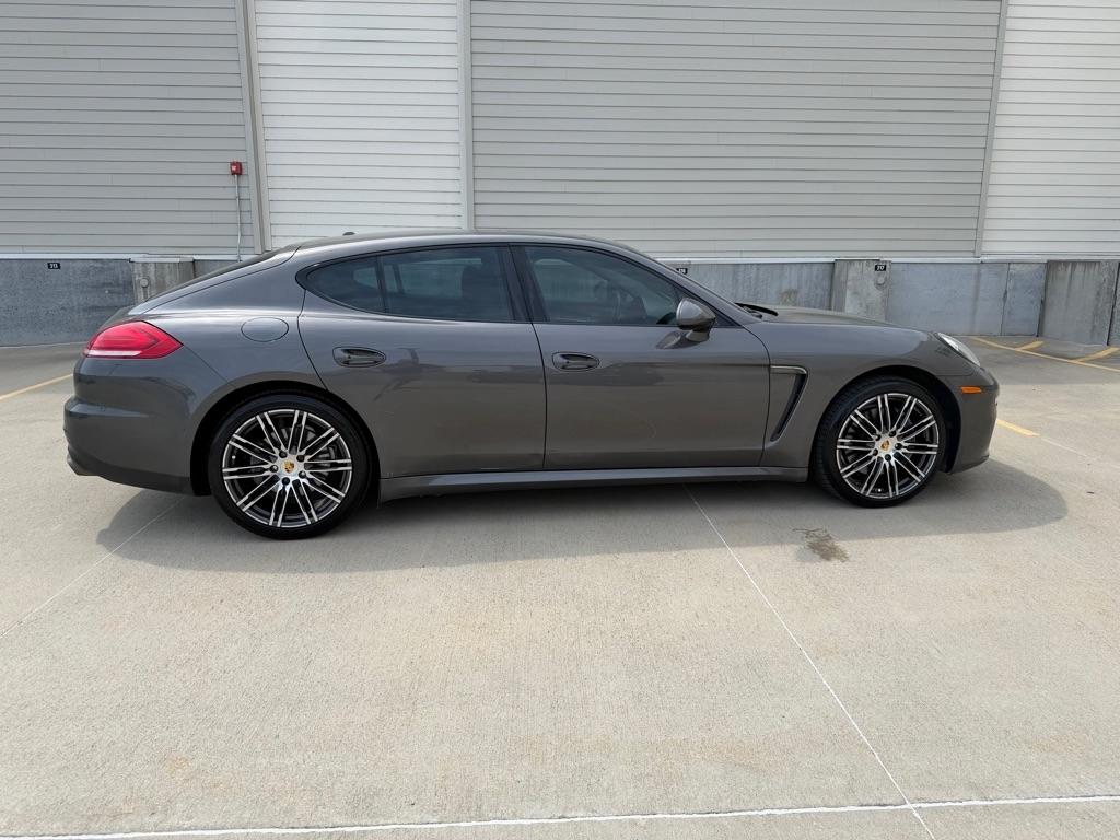 Porsche Panamera 4 2016