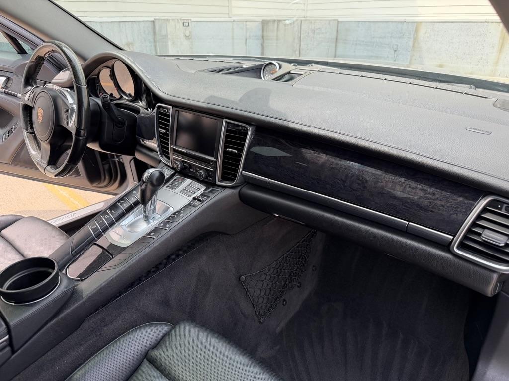 Porsche Panamera 4 2016