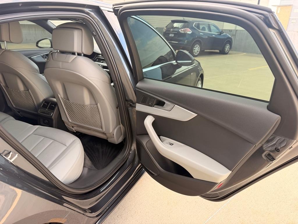 Audi A4 2.0T Premium Plus quattro Sedan 2017