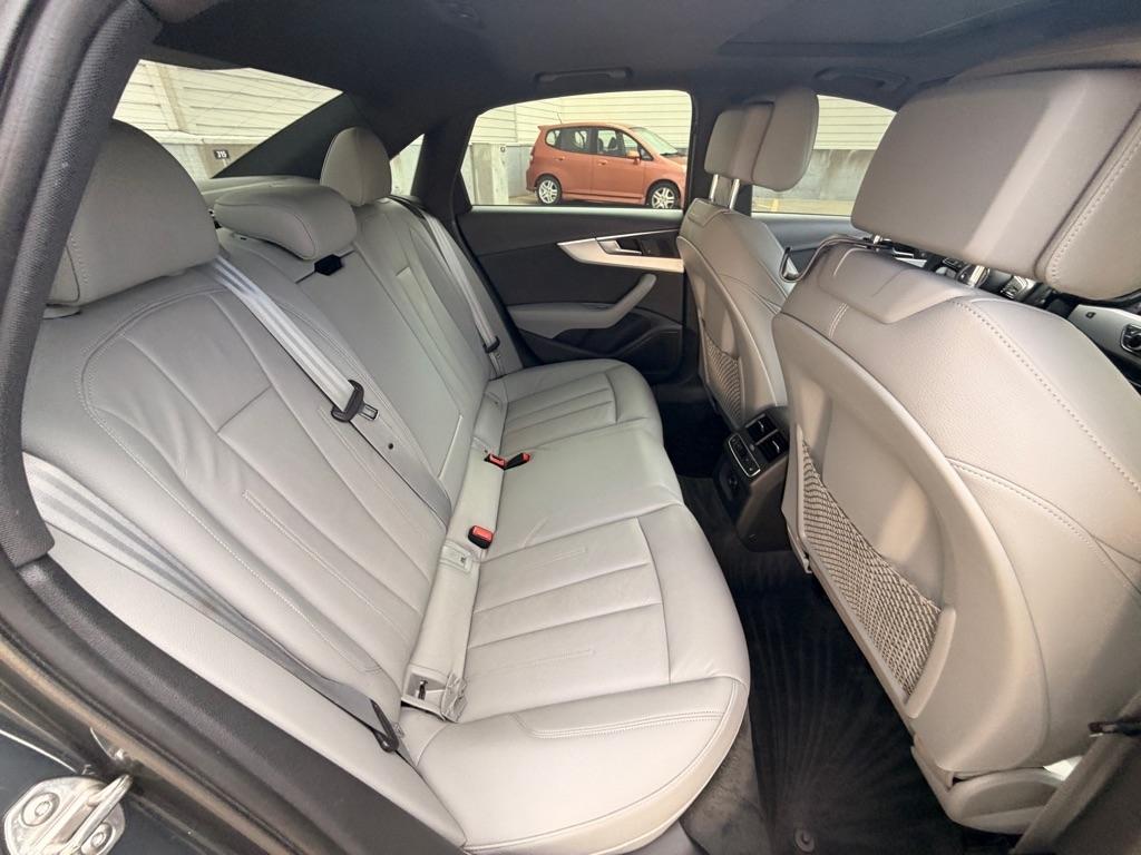 Audi A4 2.0T Premium Plus quattro Sedan 2017