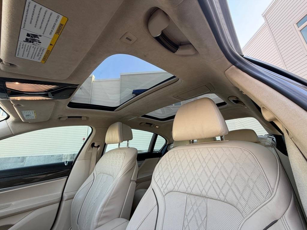 BMW 7-Series 750i xDrive 2016