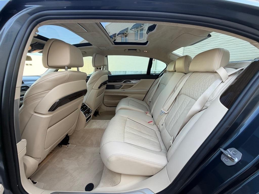 BMW 7-Series 750i xDrive 2016
