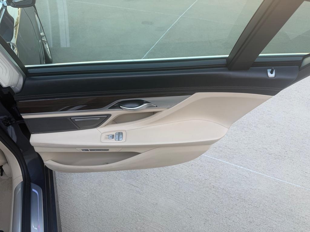 BMW 7-Series 750i xDrive 2016