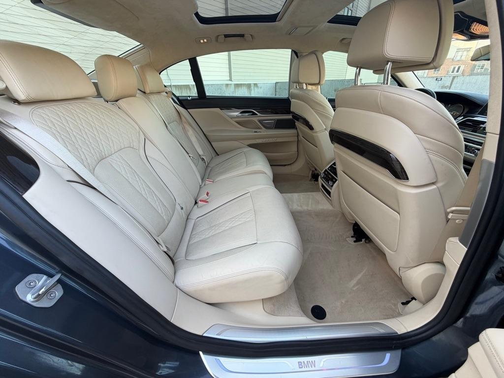 BMW 7-Series 750i xDrive 2016