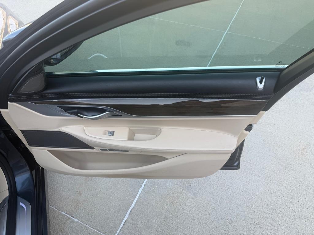 BMW 7-Series 750i xDrive 2016