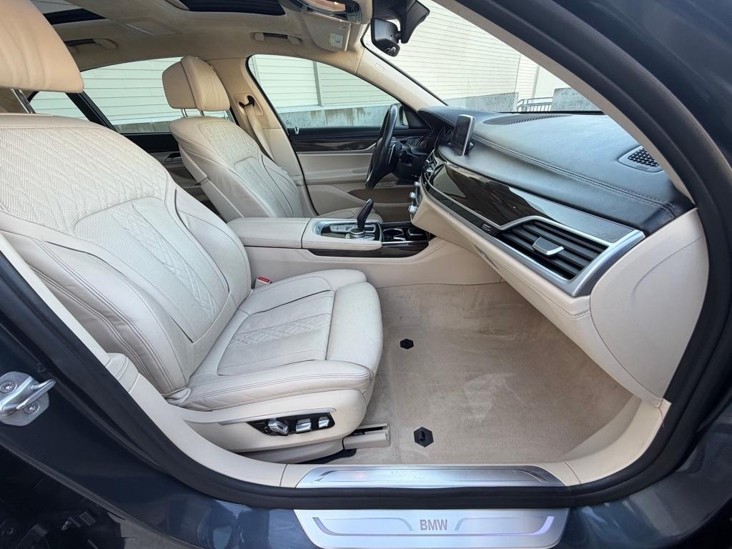 BMW 7-Series 750i xDrive 2016