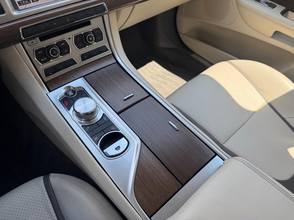 Jaguar XF-Series XF 3.0L V6 SC AWD 2014