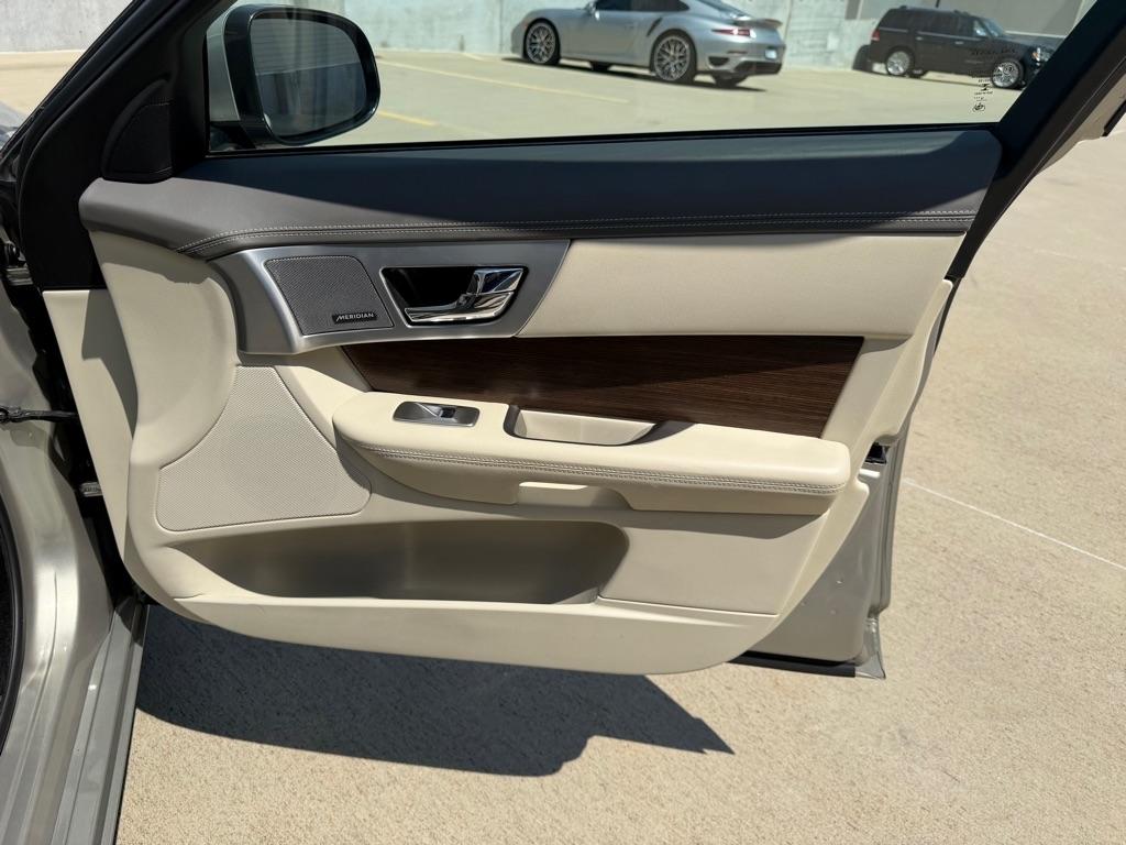 Jaguar XF-Series XF 3.0L V6 SC AWD 2014