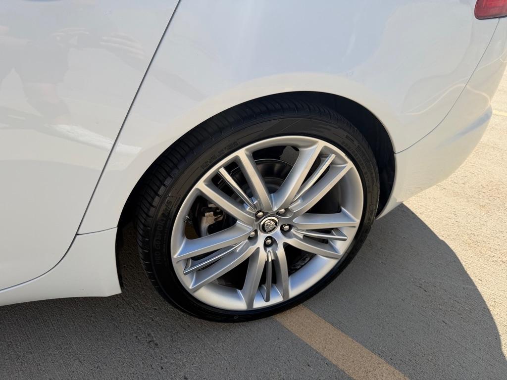 Jaguar XF-Series XF Premium 2011