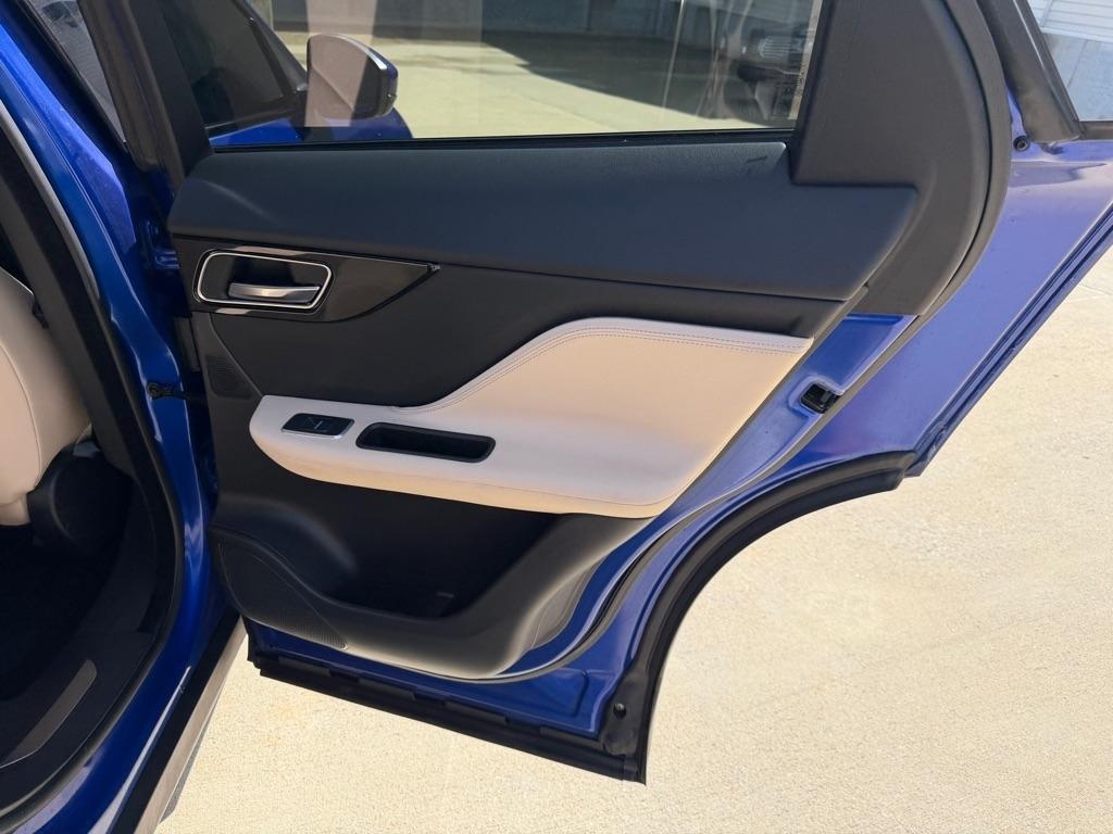 Jaguar F-Pace 25t Premium 2019