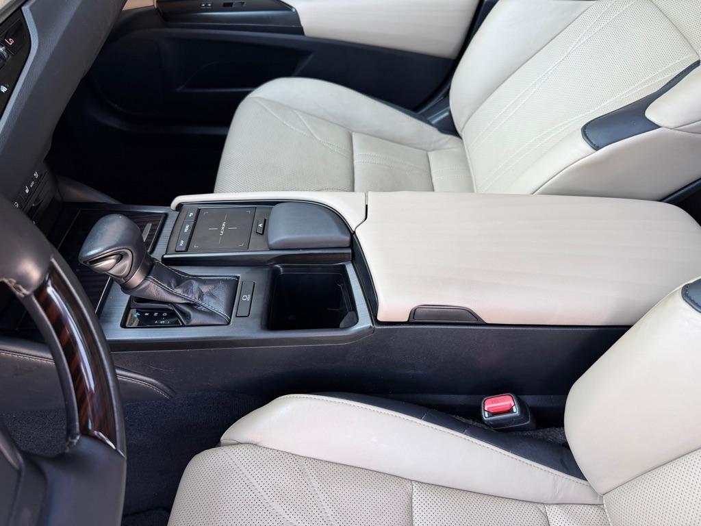 Lexus ES 350 Luxury 2019