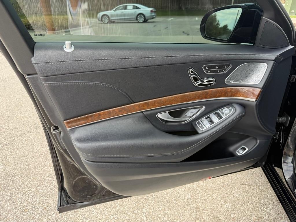 Mercedes-Benz S-Class S550 2015