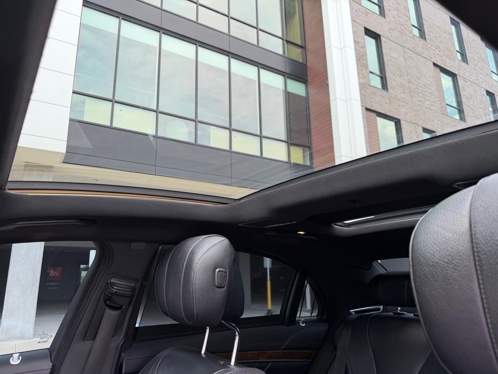 Mercedes-Benz S-Class S550 2015