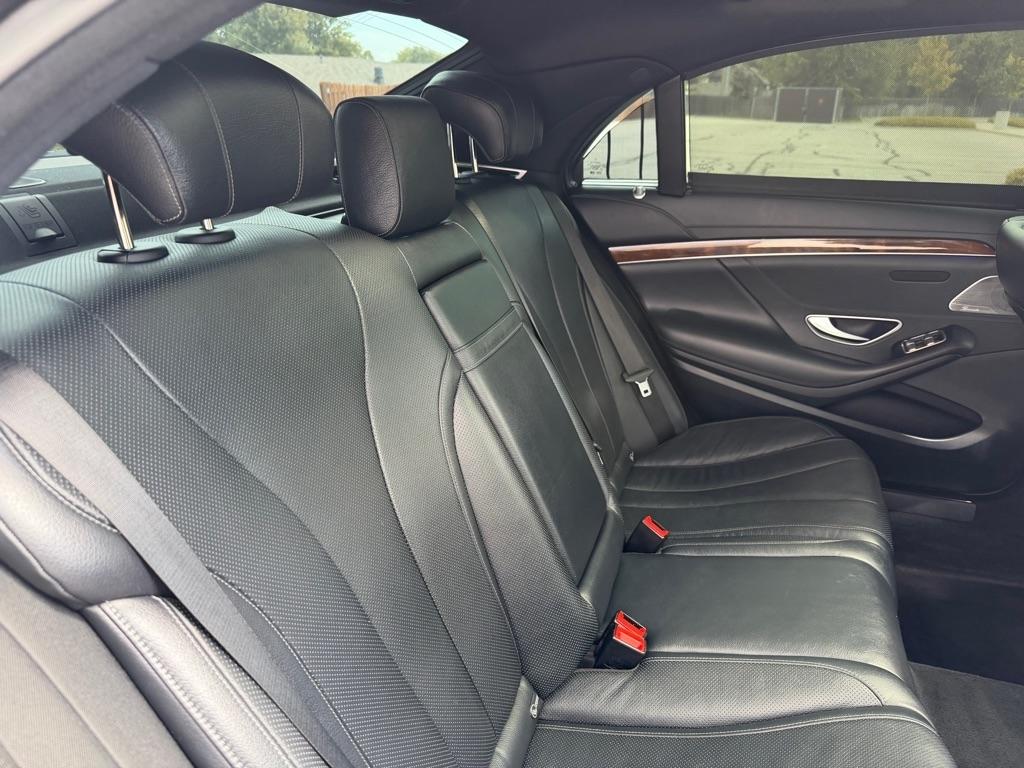 Mercedes-Benz S-Class S550 2015