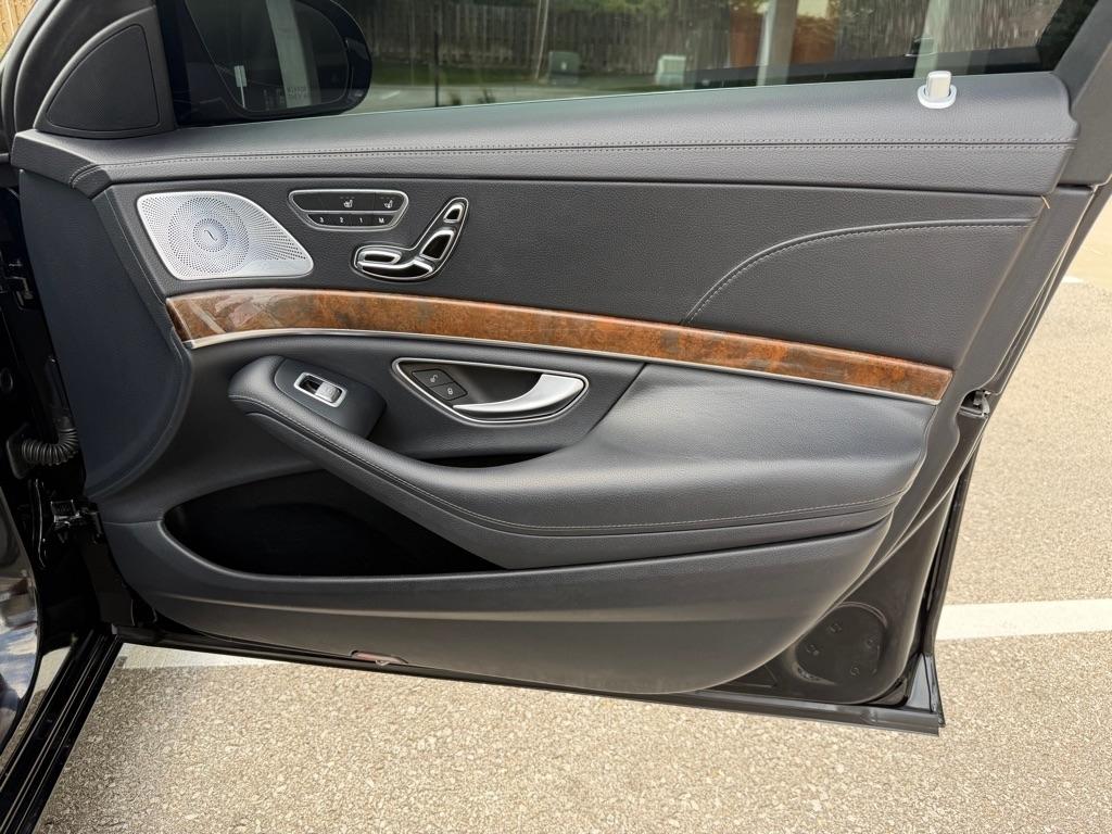 Mercedes-Benz S-Class S550 2015