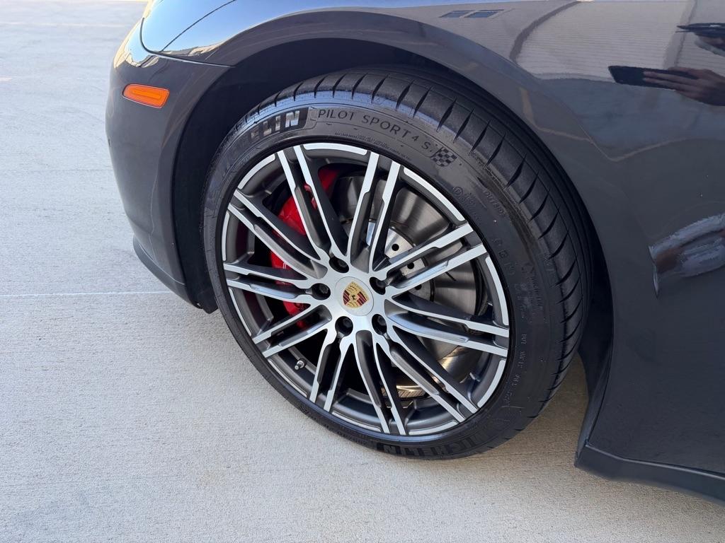 Porsche Panamera GTS 2015