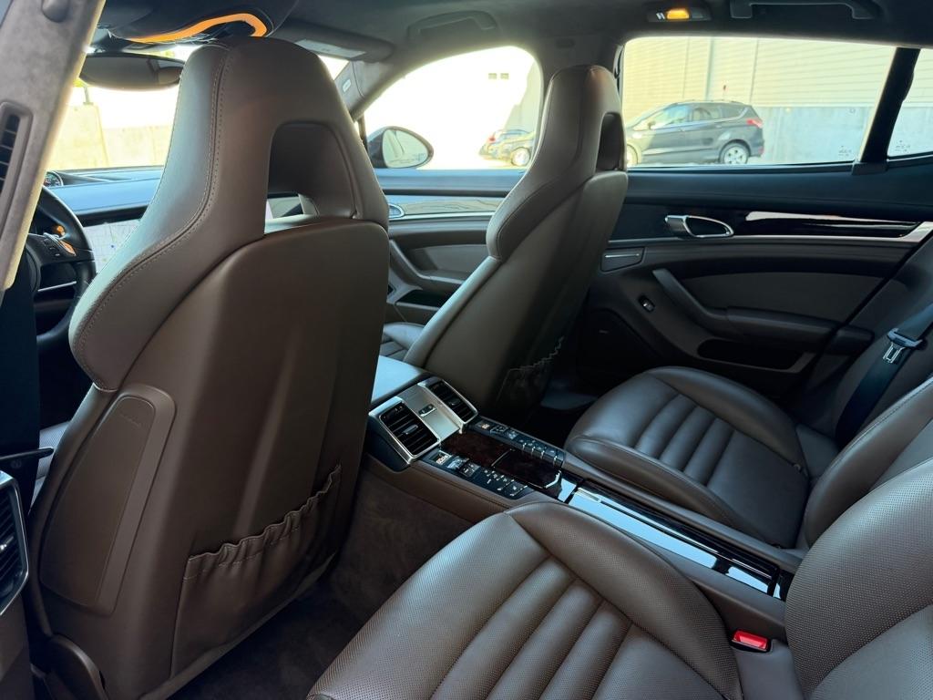 Porsche Panamera GTS 2015