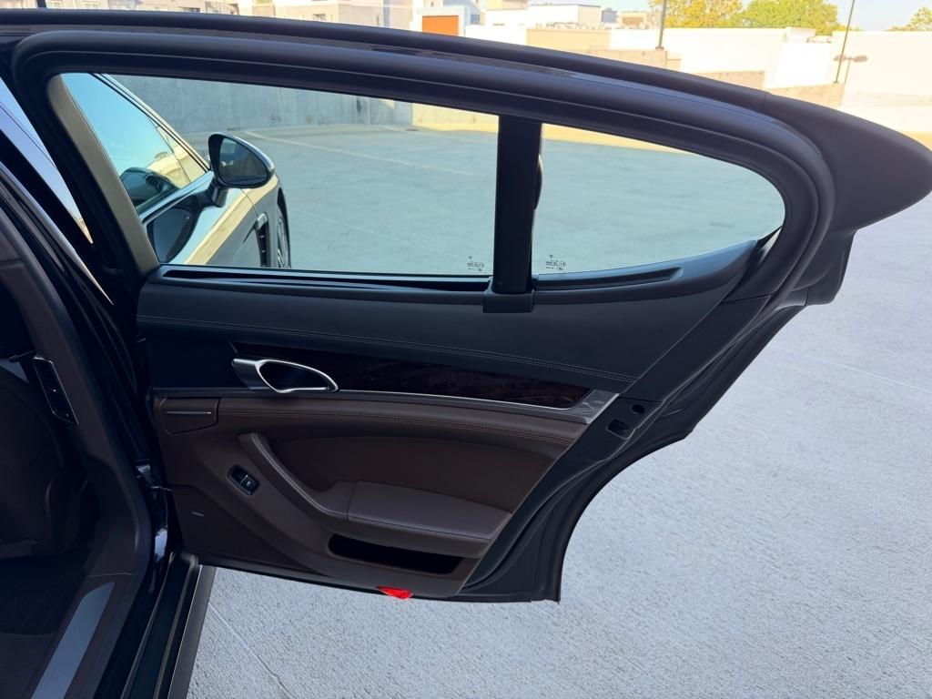 Porsche Panamera GTS 2015