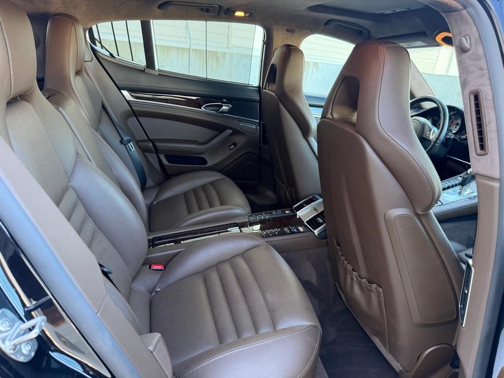 Porsche Panamera GTS 2015