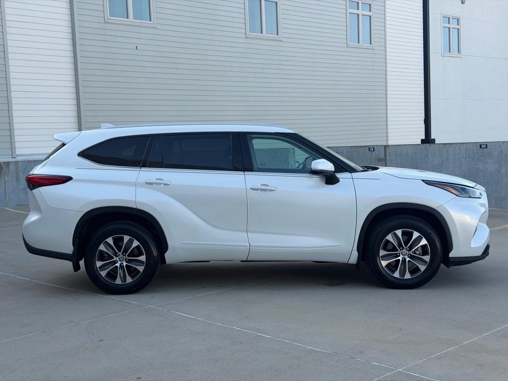 Toyota Highlander XLE AWD V6 2022