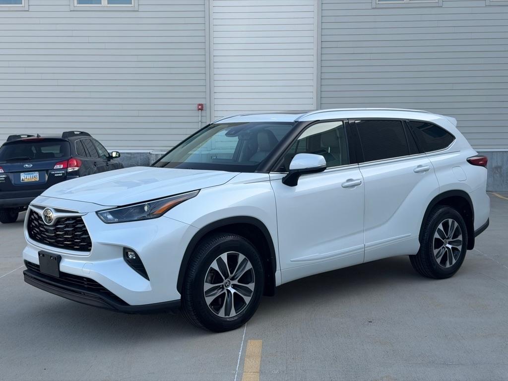 Toyota Highlander XLE AWD V6 2022