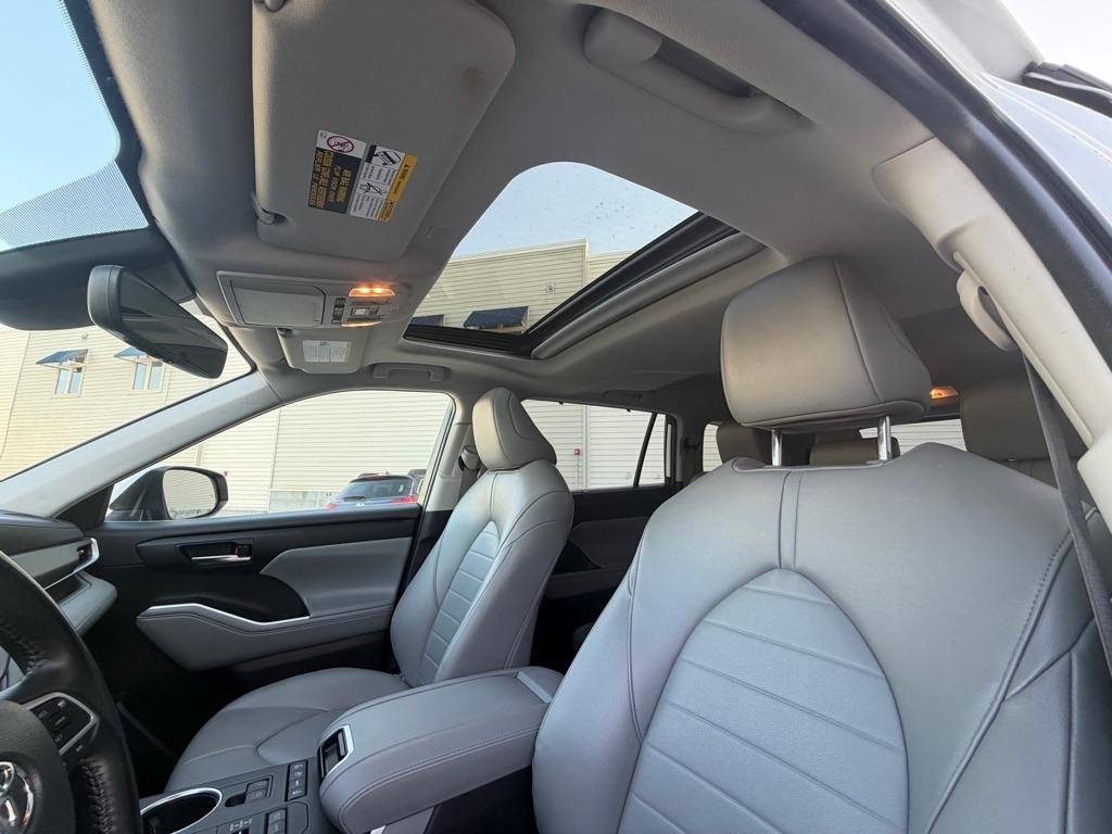Toyota Highlander XLE AWD V6 2022