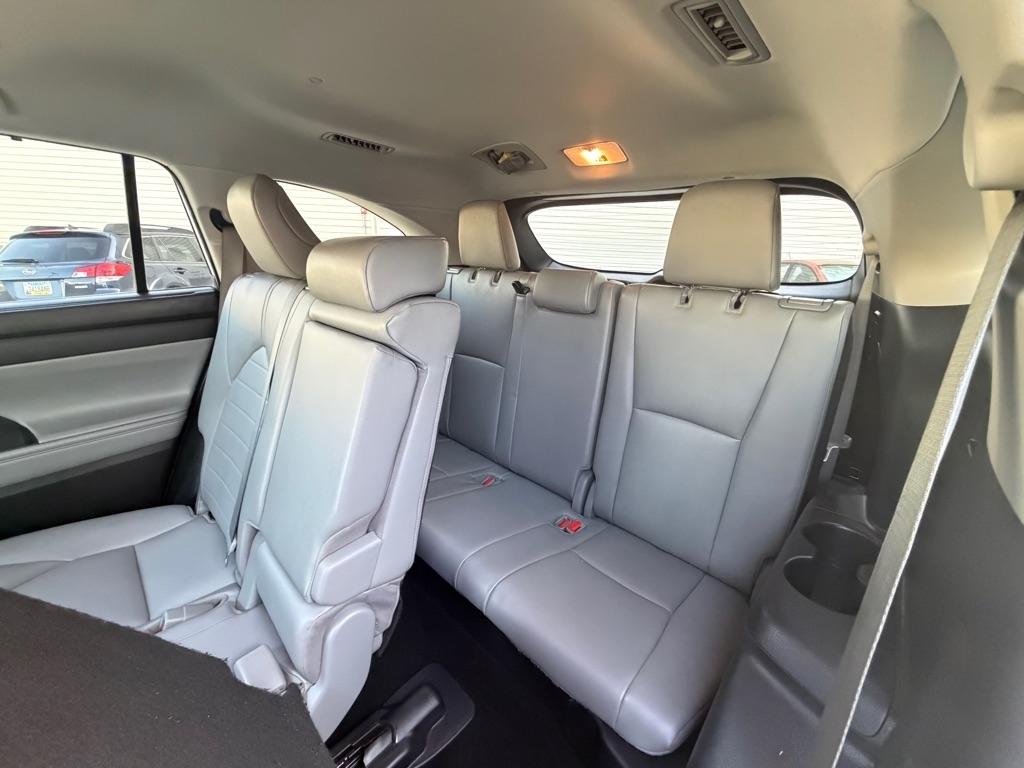 Toyota Highlander XLE AWD V6 2022