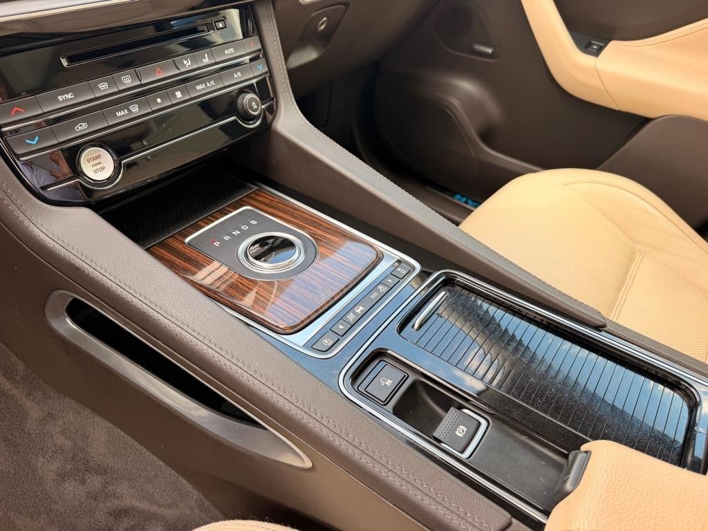 Jaguar F-Pace 25t Prestige 2019