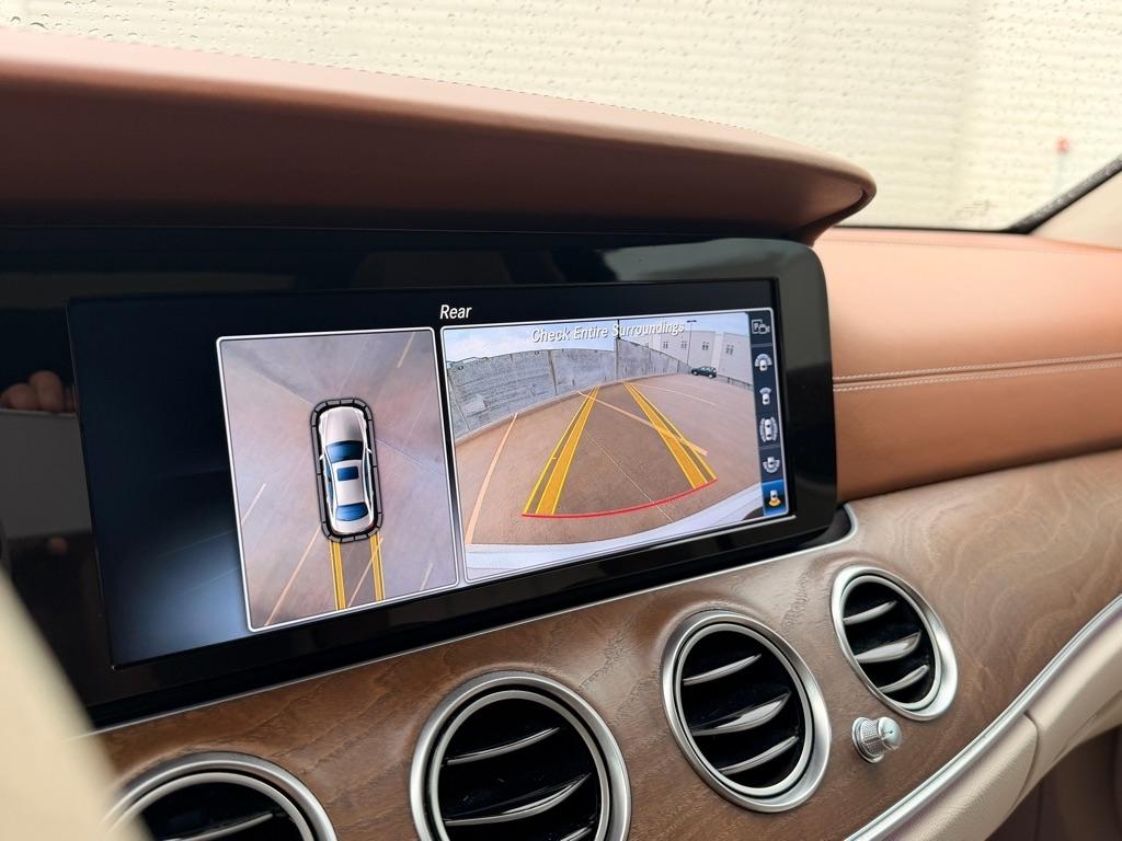 Mercedes-Benz E-Class E300 Luxury 4MATIC Sedan 2017
