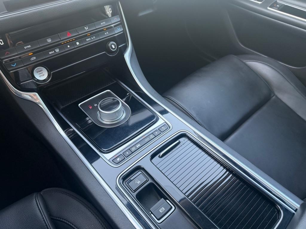 Jaguar XF-Series 35t Premium 2017