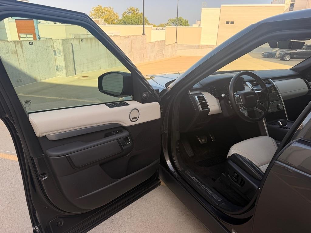 Land Rover Discovery R-Dynamic HSE 2021