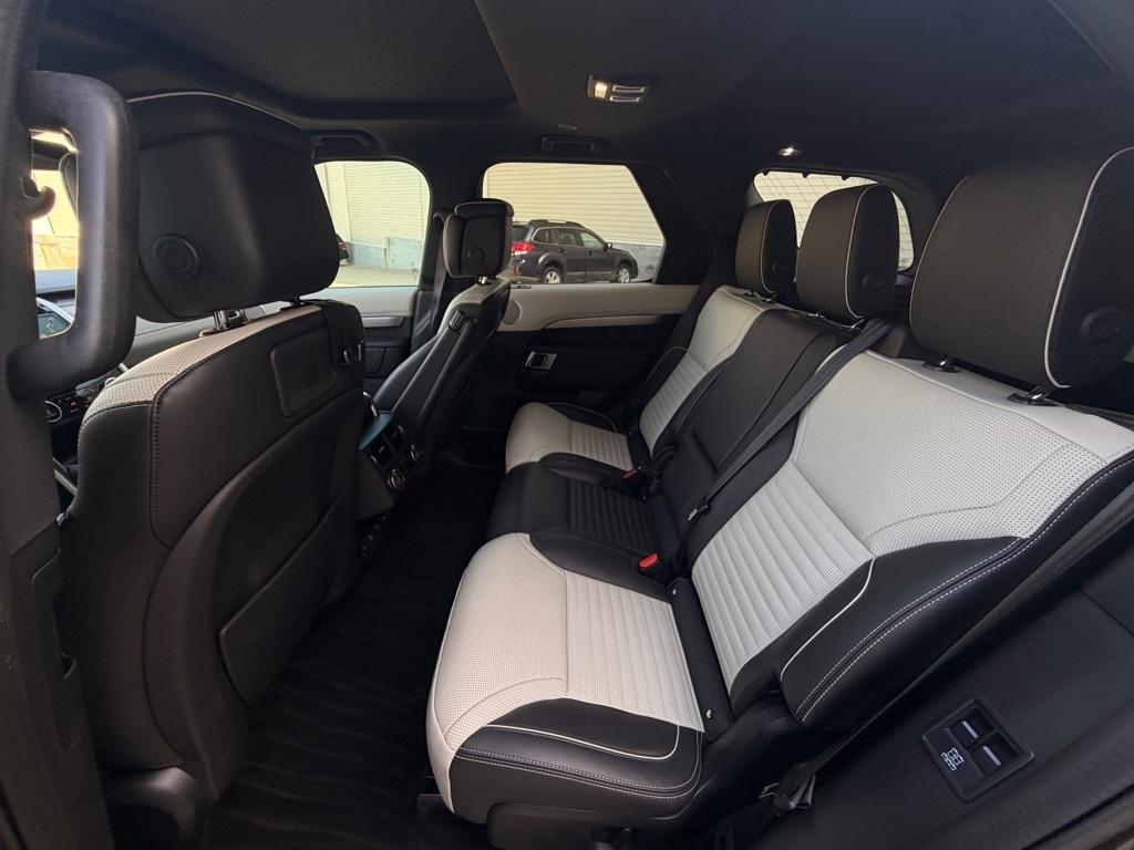 Land Rover Discovery R-Dynamic HSE 2021