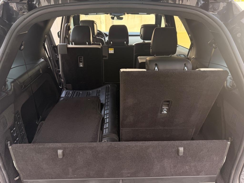 Land Rover Discovery R-Dynamic HSE 2021