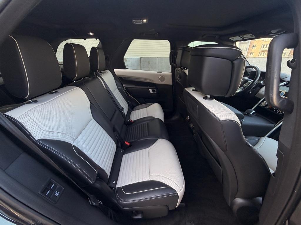 Land Rover Discovery R-Dynamic HSE 2021