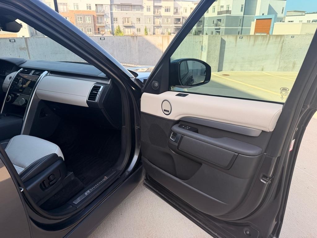 Land Rover Discovery R-Dynamic HSE 2021
