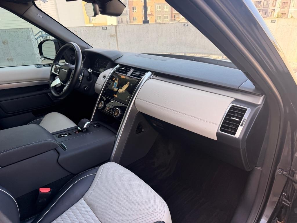 Land Rover Discovery R-Dynamic HSE 2021