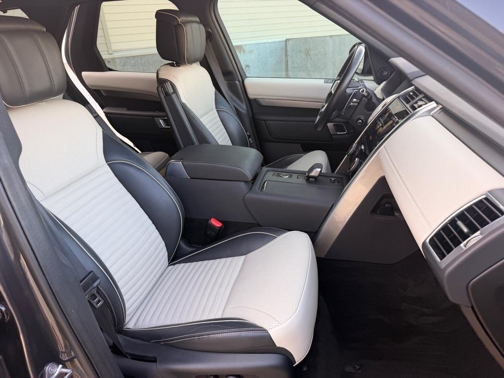 Land Rover Discovery R-Dynamic HSE 2021