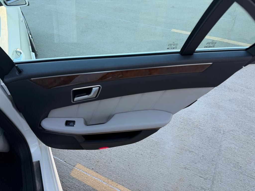 Mercedes-Benz E-Class E350 4MATIC Sedan 2012