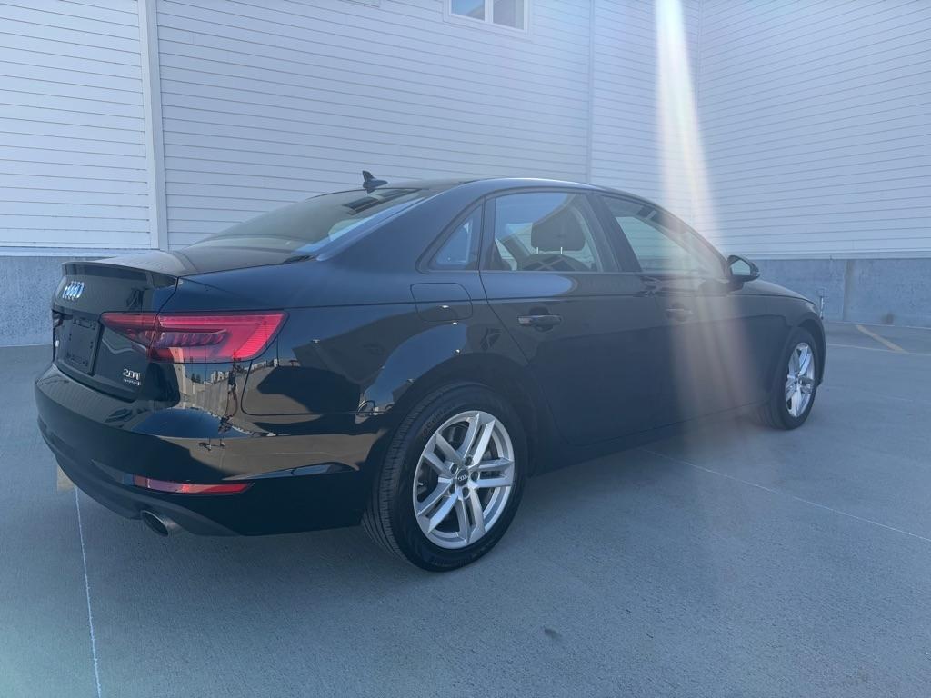 Audi A4 2.0T Premium quattro Sedan 2017
